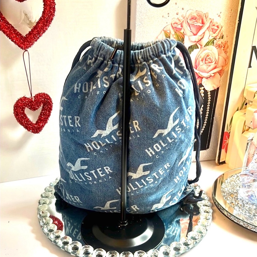 🎅🏻 SALE! Hollister blue denim drawstring denim bucket bag or backpack LIKE NEW - Picture 3 of 6